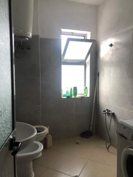 Tirane, jepet me qera apartament 2+1+BLK 90 m² 35.000 Leke (Rruga Teodor keko)