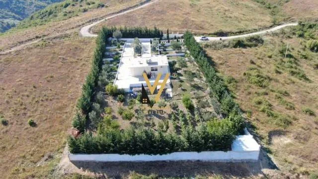 Tirane, shes truall 2.000 m² 230.000 Euro (VAQARR)