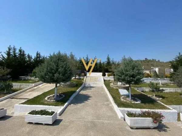 Tirane, shes truall 2.000 m² 230.000 Euro (VAQARR)