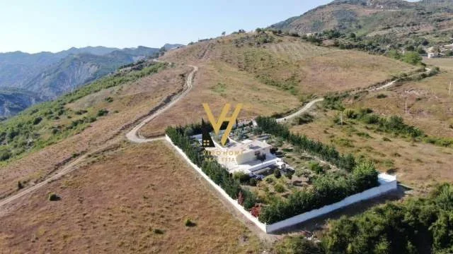 Tirane, shes truall 2.000 m² 230.000 Euro (VAQARR)