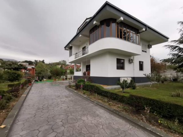 Tirane, jepet me qera Vile 3 Katshe 390 m² 3.500 Euro (Liqeni Artificial)