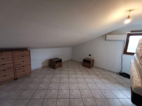 Tirane, jepet me qera Vile 3 Katshe 390 m² 3.500 Euro (Liqeni Artificial)