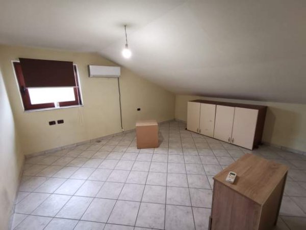 Tirane, jepet me qera Vile 3 Katshe 390 m² 3.500 Euro (Liqeni Artificial)