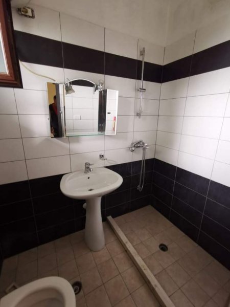 Tirane, jepet me qera Vile 3 Katshe 390 m² 3.500 Euro (Liqeni Artificial)