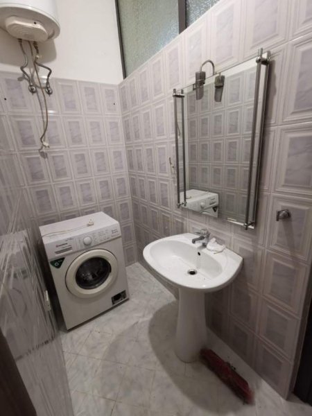 Tirane, jepet me qera Vile 3 Katshe 390 m² 3.500 Euro (Liqeni Artificial)