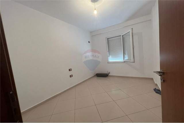 Tirane, jepet me qera apartament 2+1 Kati 1, 86 m² 450 Euro (Rruga Sokrat Miho - Astir, Shqipëri)