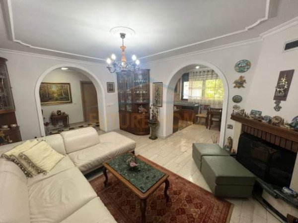 Tirane, shitet apartament 2+1 Kati 1, 144 m² 278.000 Euro (Brryli)