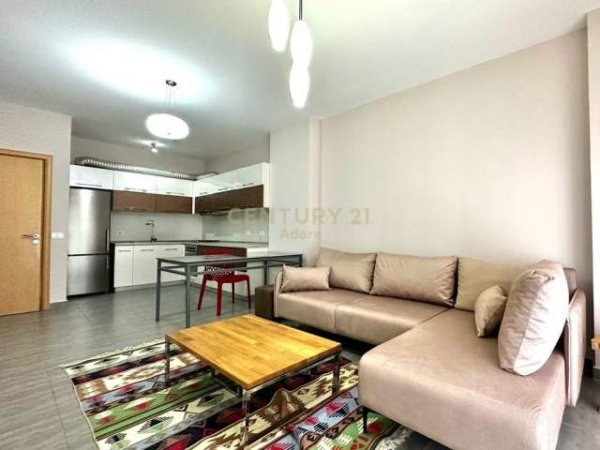 Tirane, jepet me qera apartament 2+1+BLK Kati 3, 107 m² 400 Euro (Yzberish)