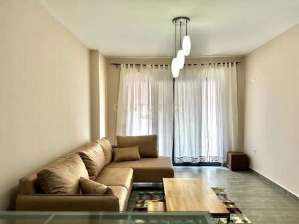 Tirane, jepet me qera apartament 2+1+BLK Kati 3, 107 m² 400 Euro (Yzberish)