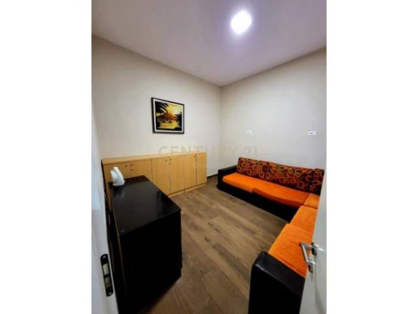 Tirane, jepet me qera apartament 2+1 Kati 1, 86 m² 350 Euro (Rruga e Kavajes)
