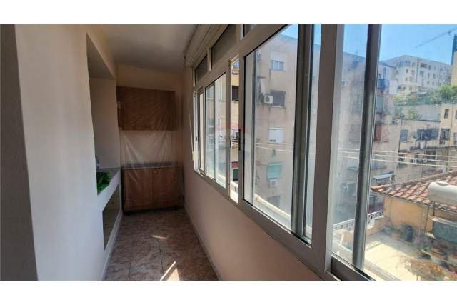 Tirane, shitet apartament 2+1+BLK Kati 4, 75 m² 125.000 Euro (Bulevardi Zogu I)