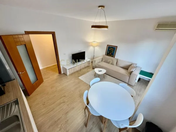 Tirane, jepet me qera apartament 1+1 Kati 5, 75 m² 750 € (Rruga e Kavajes)