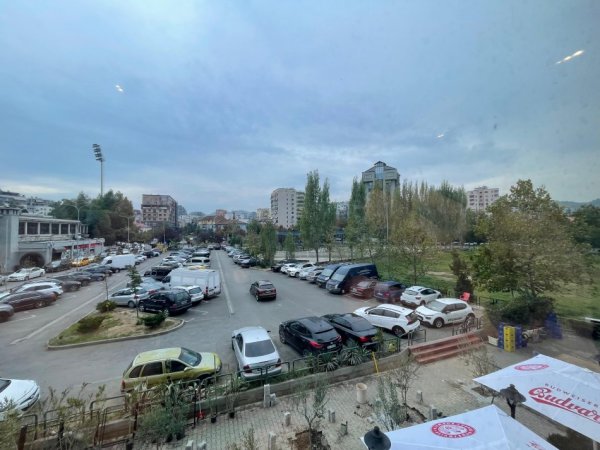 Tirane, jepet me qera zyre Kati 1, 35 m² 900 € 