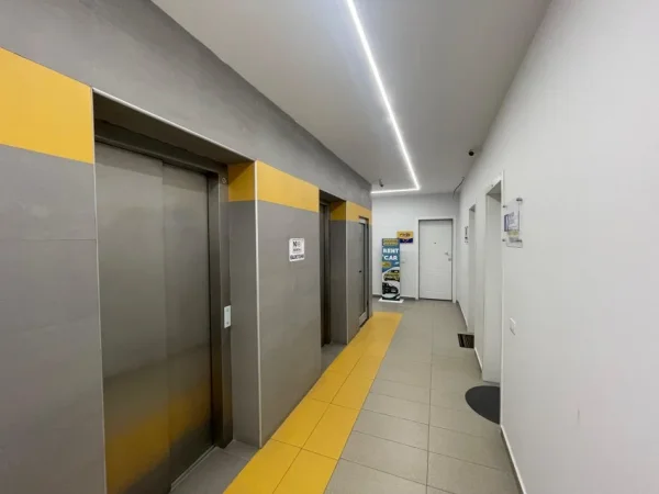 Tirane, jepet me qera zyre Kati 1, 35 m² 800 €