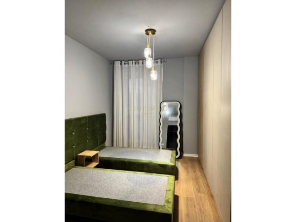 Tirane, jepet me qera apartament 2+1+Ballkon Kati 9, 99 m² 850 € (Don Bosko)