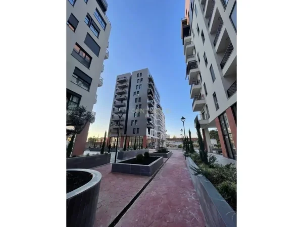 Tirane, jepet me qera apartament 2+1+Ballkon Kati 9, 99 m² 850 € (Don Bosko)