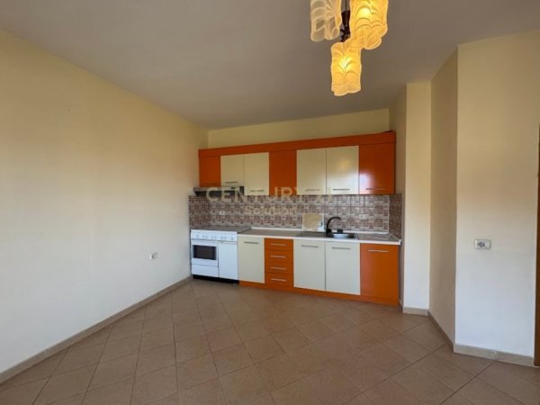 Tirane, jepet me qera apartament 1+1 Kati 3, 72 m² 350 € (Blloku Gintash)
