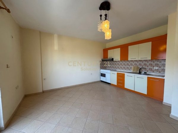 Tirane, jepet me qera apartament 1+1 Kati 3, 72 m² 350 € (Blloku Gintash)