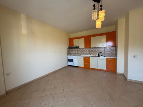 Tirane, jepet me qera apartament 1+1 Kati 3, 72 m² 350 € (Blloku Gintash)