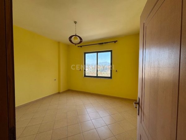 Tirane, jepet me qera apartament 1+1 Kati 3, 72 m² 350 € (Blloku Gintash)
