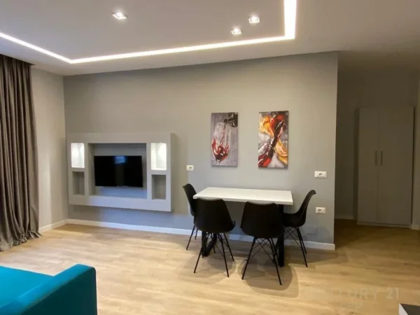 Tirane, jepet me qera apartament 2+1 Kati 1, 75 m² 700 € (Inxhinieria Ndertimit)
