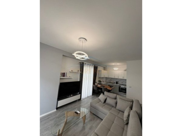 Tirane, jepet me qera apartament 2+1+Ballkon Kati 6, 90 m² 400 € (Univers City)