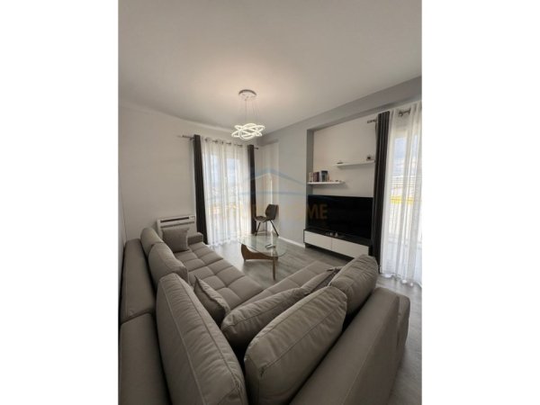 Tirane, jepet me qera apartament 2+1+Ballkon Kati 6, 90 m² 400 € (Univers City)