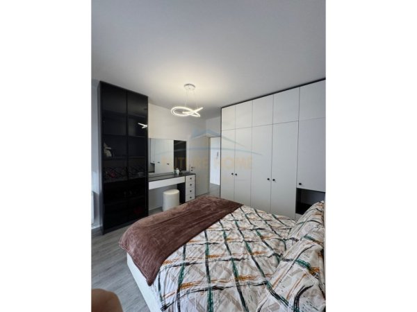 Tirane, jepet me qera apartament 2+1+Ballkon Kati 6, 90 m² 400 € (Univers City)