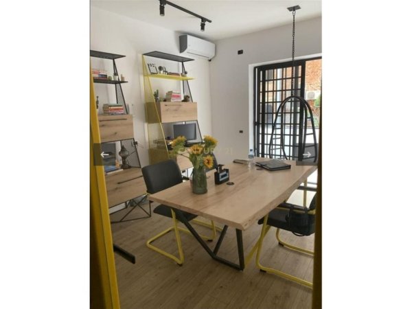 Tirane, jap me qera ambjent biznesi Kati 1, 110 m² 1.003 € (Rruga e Durresit)