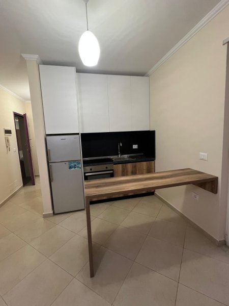 Tirane, jepet me qera apartament+verande | Penthouse 1+1+Ballkon Kati 8, 70 m² 520 € (Aleksandri i Madh)