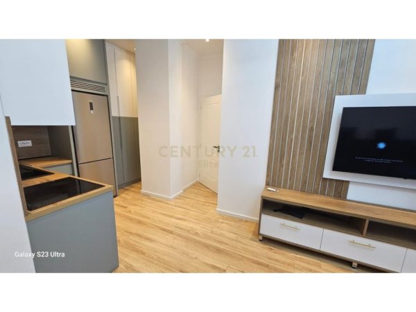 Tirane, jepet me qera apartament 2+1 Kati 2, 82 m² 700 € (Xhamlliku)