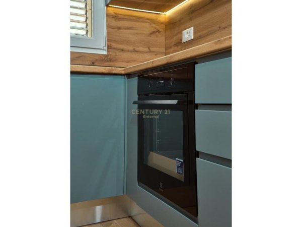 Tirane, shes apartament 1+1 Kati 5, 44 m² 173.000 € (Blloku)