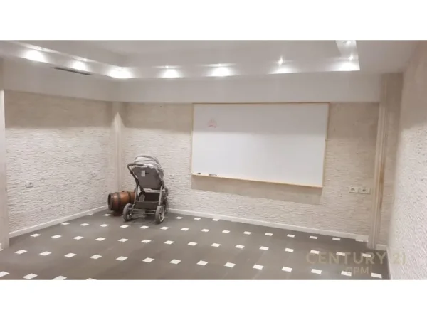 Tirane, shitet ambjent biznesi Kati 0, 82 m² 150.000 € (Komuna e Parisit)