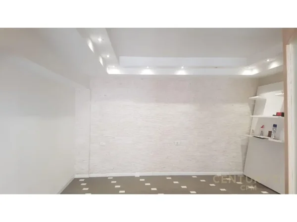 Tirane, shitet ambjent biznesi Kati 0, 82 m² 150.000 € (Komuna e Parisit)