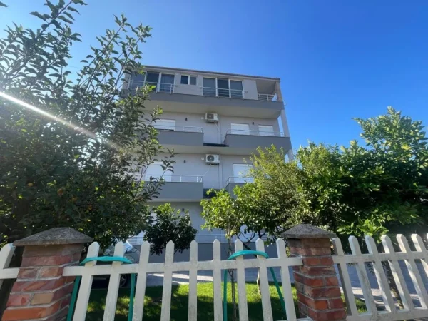 Durres, shitet Vile 3 Katshe , 530.000 € (Hamallaj)