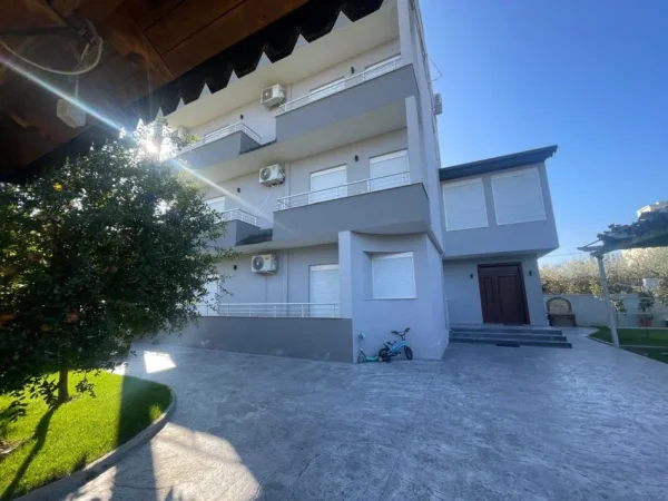 Durres, shitet Vile 3 Katshe , 530.000 € (Hamallaj)