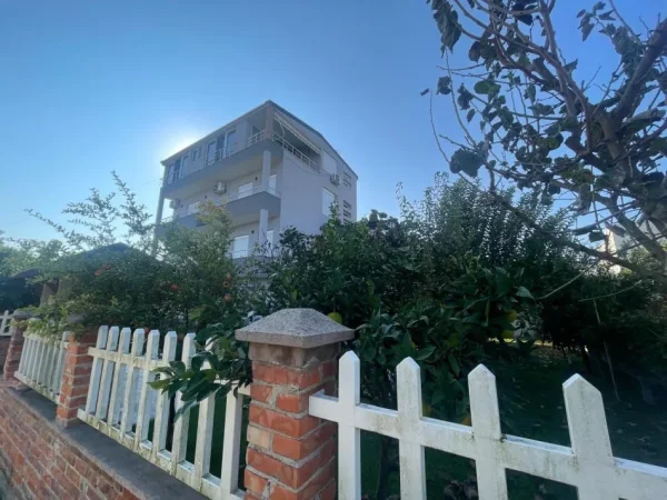 Durres, shitet Vile 3 Katshe , 530.000 € (Hamallaj)