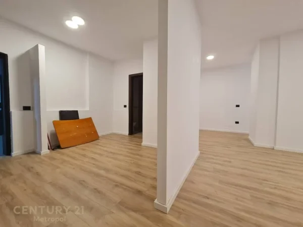 Tirane, jepet me qera ambjent biznesi Kati 2, 120 m² 1.000 € (Myslym Shyr)
