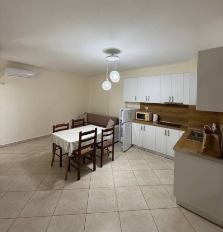 Durres, jepet me qera apartament 1+1+Ballkon Kati 4, 550 € (Currila, Durres)