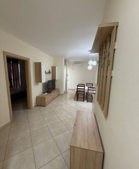 Durres, jepet me qera apartament 1+1+Ballkon Kati 4, 550 € (Currila, Durres)