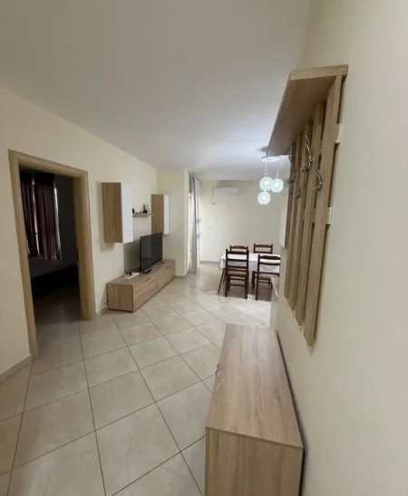 Durres, jepet me qera apartament 1+1+Ballkon Kati 4, 550 € (Currila, Durres)