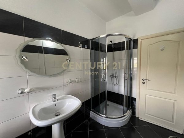 Tirane, jepet me qera Vile 2 Katshe Kati 2, 150 m² 800 € (Liqeni)