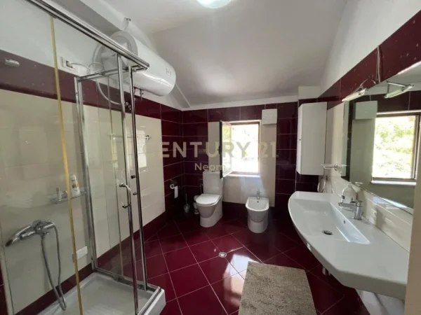 Tirane, jepet me qera Vile 2 Katshe Kati 2, 150 m² 800 € (Liqeni)