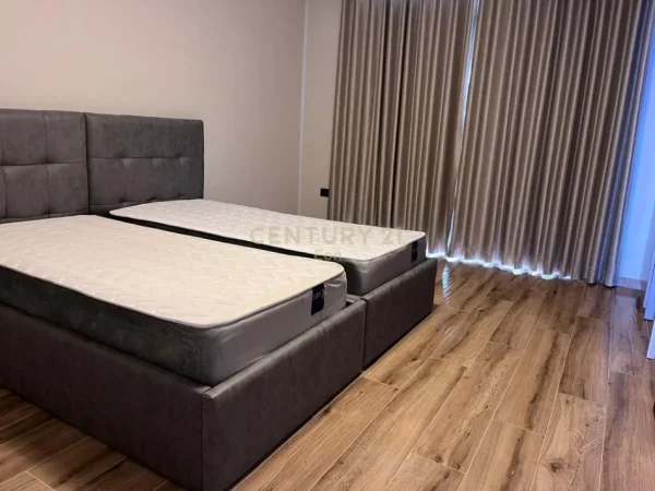 Durres, jepet me qera apartament 2+1+Aneks+Ballkon Kati 5, 138 m² 1.200 € (White Hill, Currila)