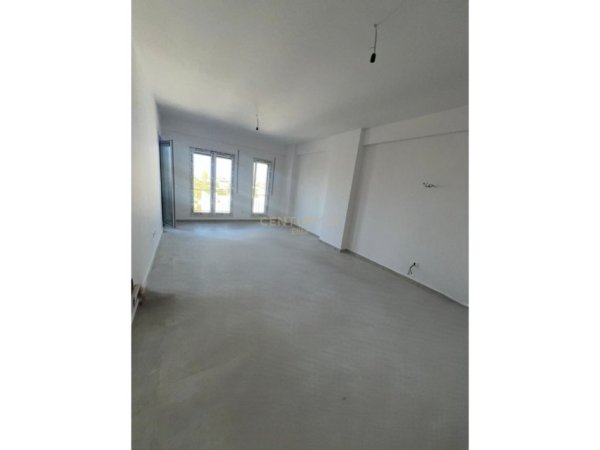 Tirane, shitet apartament 2+1+Aneks+Ballkon Kati 4, 109 m² 92.000 € (Qender Kamez)