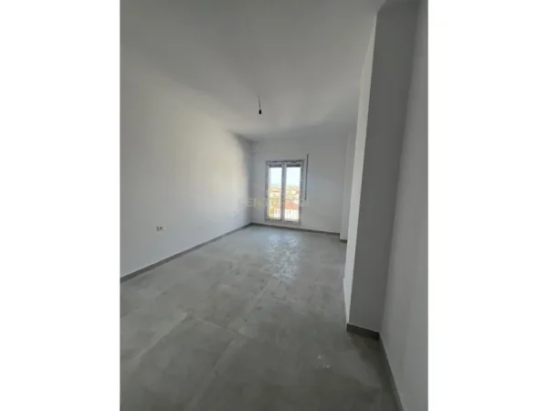 Tirane, shitet apartament 2+1+Aneks+Ballkon Kati 4, 109 m² 92.000 € (Qender Kamez)