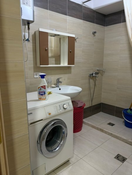 Tirane, jepet me qera apartament 1+1+Aneks+Ballkon Kati 4, 60 m² 520 € / Leke  (Rruga Budi)