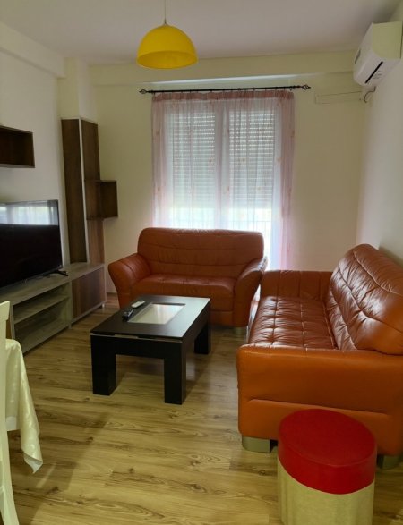 Tirane, jepet me qera apartament 1+1+Aneks+Ballkon Kati 4, 60 m² 520 € / Leke  (Rruga Budi)