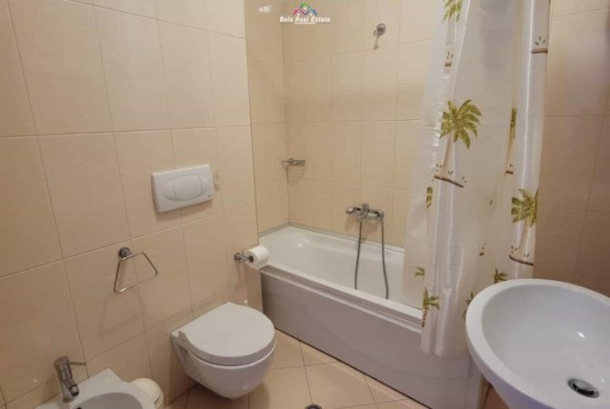 Tirane, jepet me qera apartament 2+1+Ballkon Kati 5, 140 m² 1.000 € (Komuna E Parisit)