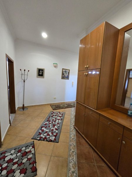 Durres, jepet me qera apartament 2+1+Aneks+Ballkon Kati 2, 130 m² 500 € 